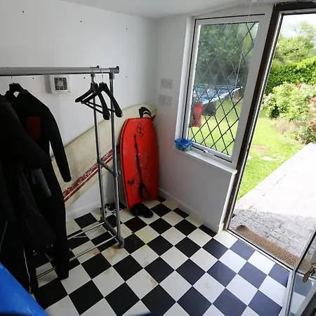 Country Home, 10 Minute Walk To The Apartment