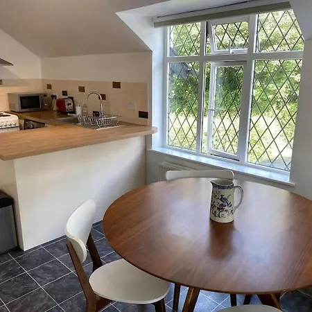 Apartment Country Home, 10 Minute Walk To The *
