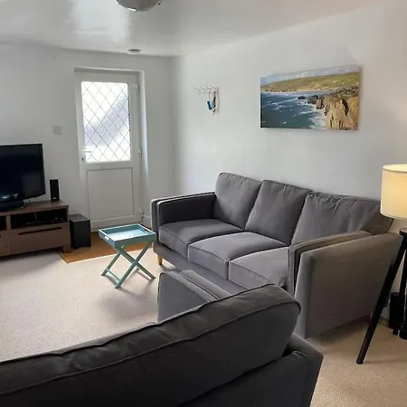 Country Home, 10 Minute Walk To The Apartment Perranporth